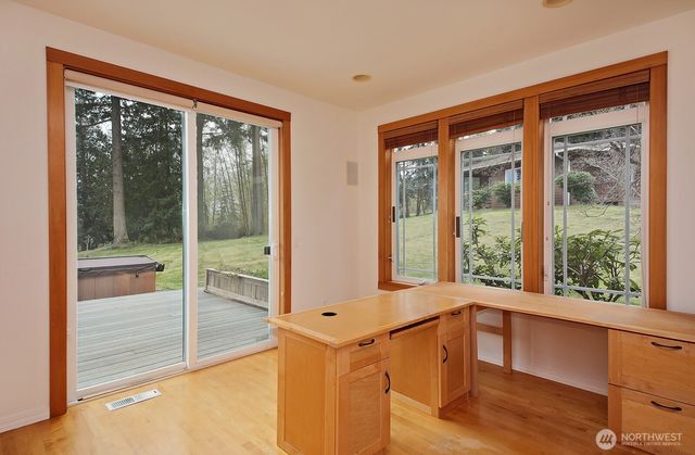 1864 Scenic Avenue, Freeland, WA 98249