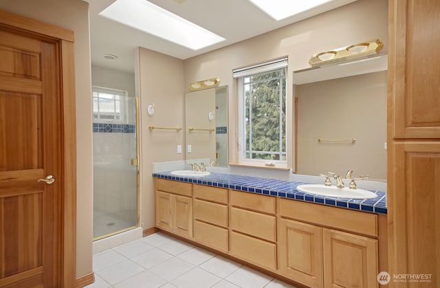 1864 Scenic Avenue, Freeland, WA 98249