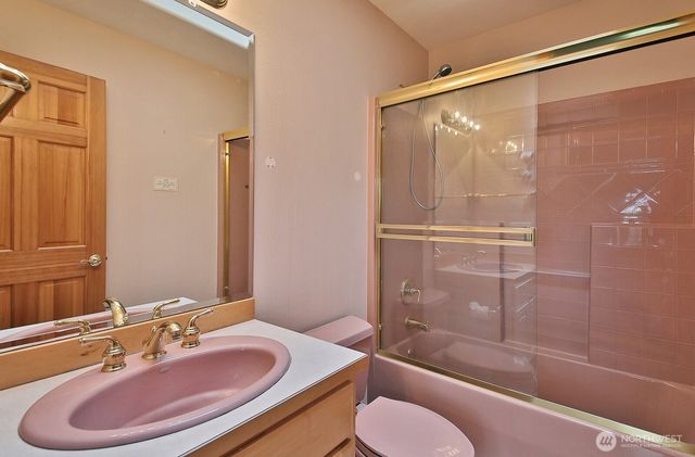 1864 Scenic Avenue, Freeland, WA 98249