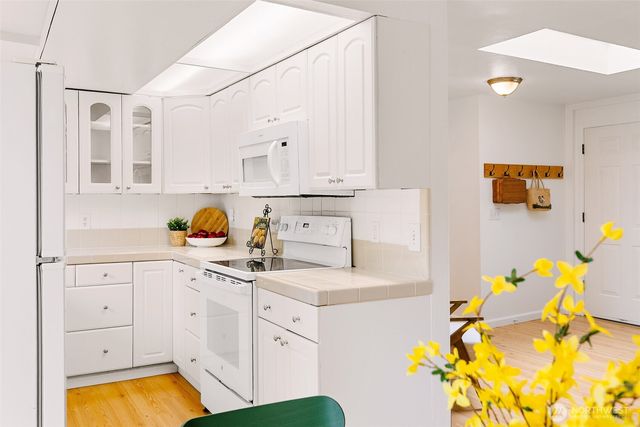 22120 Sea Vista NE, Poulsbo, WA 98370