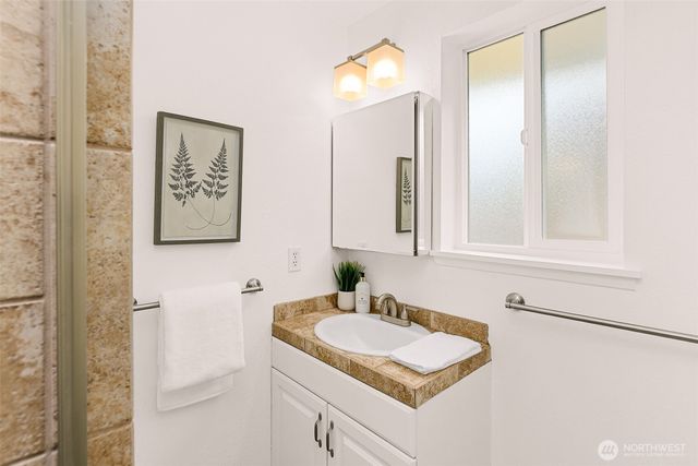 22120 Sea Vista NE, Poulsbo, WA 98370
