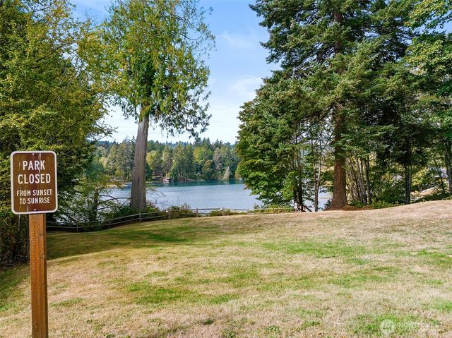 22120 Sea Vista NE, Poulsbo, WA 98370