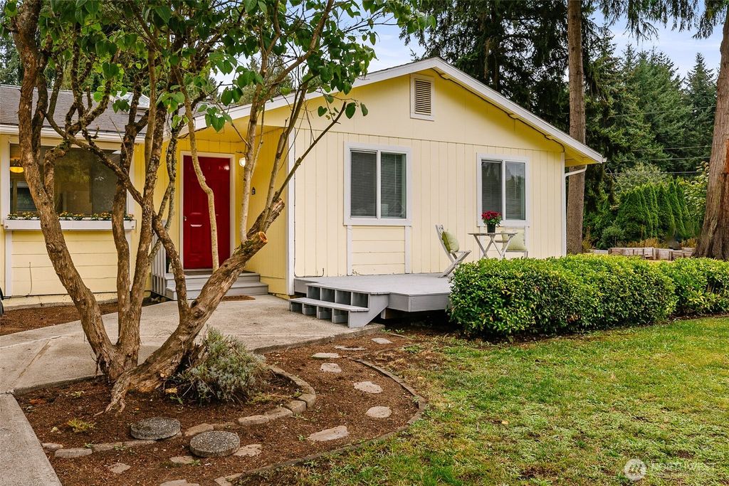 22120 Sea Vista NE, Poulsbo, WA 98370