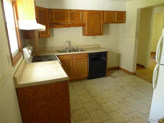 340 Wedge Drive, St Louis, MO 63135