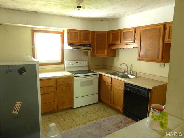 340 Wedge Drive, St Louis, MO 63135