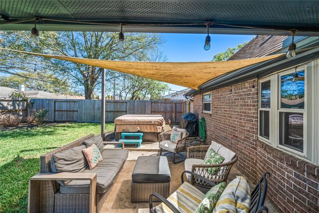 5818 Verdome Lane, Houston, TX 77092