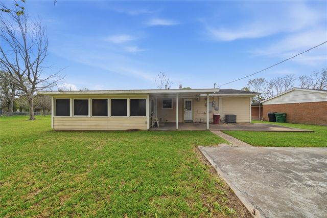 5 Ramey Circle, Houston, TX 77075