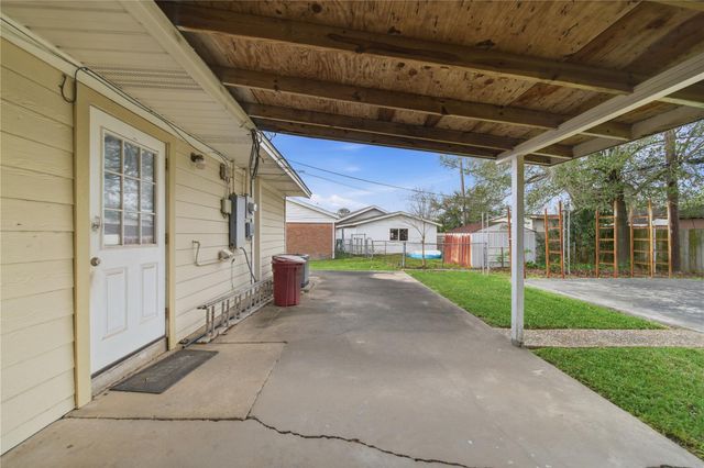 5 Ramey Circle, Houston, TX 77075