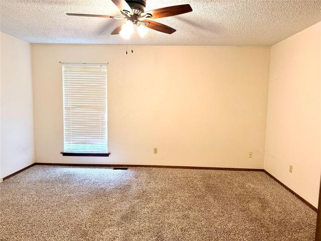 10325 Exter Avenue, Yukon, OK 73099