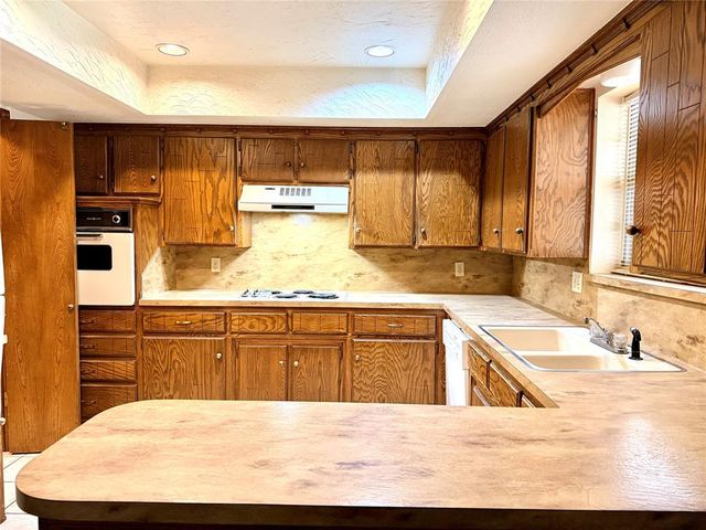 10325 Exter Avenue, Yukon, OK 73099