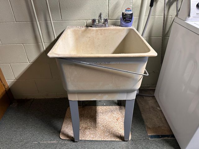 6137 AMBLESIDE Drive, Columbus, OH 43229