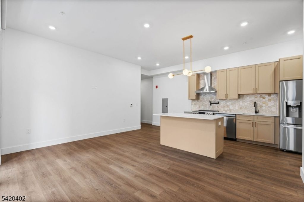 21 Lincoln Park 203, Newark City, NJ 07102