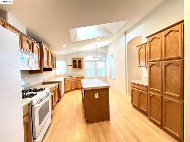209 Santa Susana, San Leandro, CA 94579