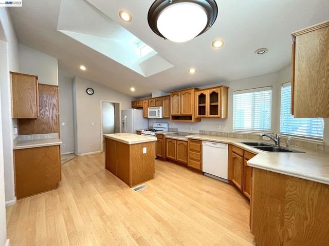 209 Santa Susana, San Leandro, CA 94579