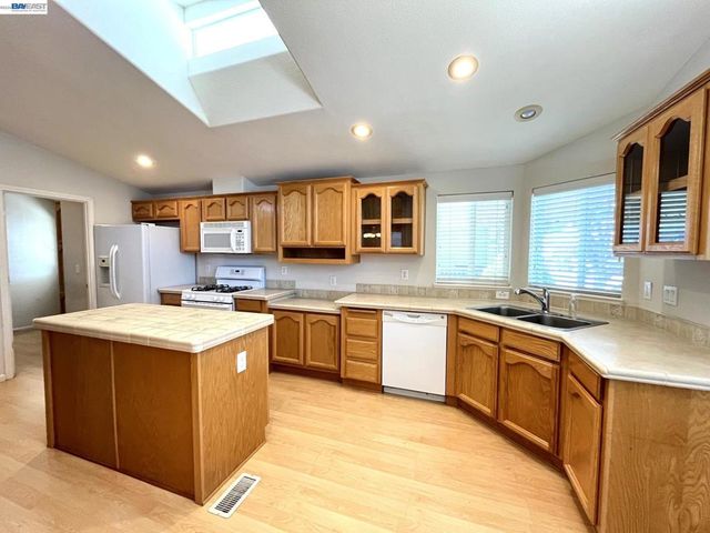 209 Santa Susana, San Leandro, CA 94579