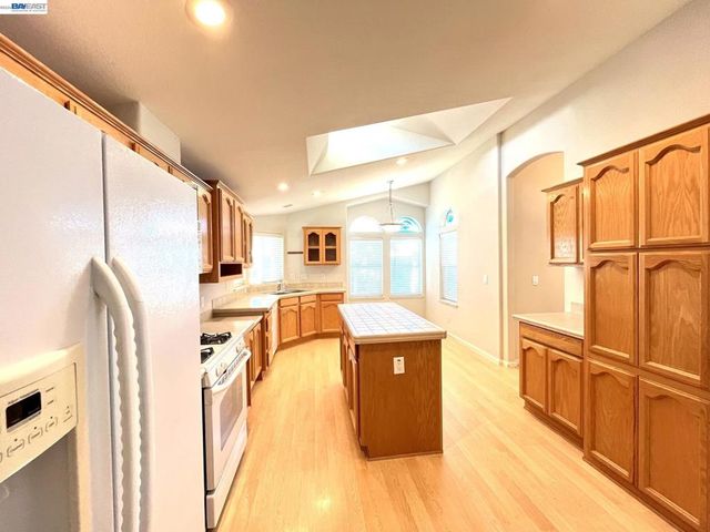 209 Santa Susana, San Leandro, CA 94579