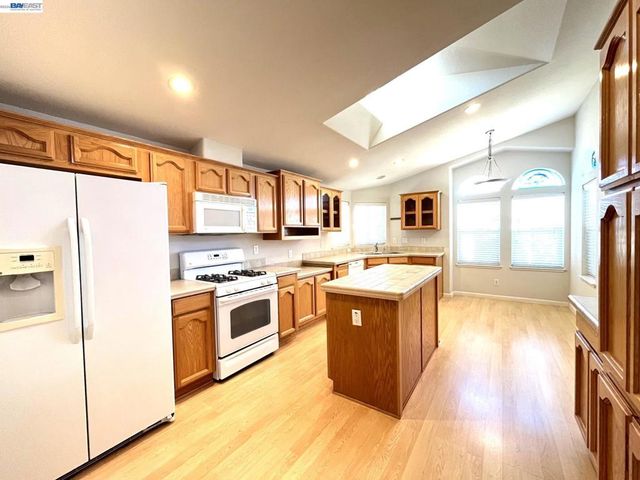 209 Santa Susana, San Leandro, CA 94579