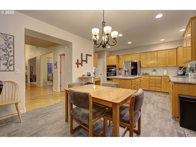 58812 EVERGREEN Loop, St Helens, OR 97051