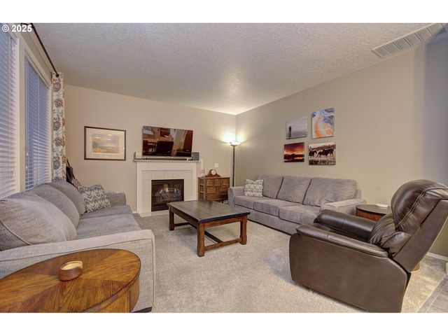 58812 EVERGREEN Loop, St Helens, OR 97051