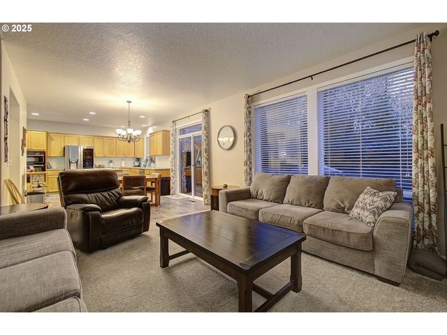 58812 EVERGREEN Loop, St Helens, OR 97051