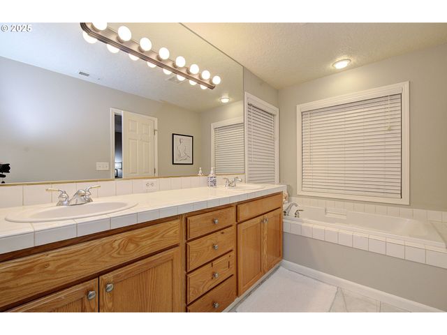 58812 EVERGREEN Loop, St Helens, OR 97051