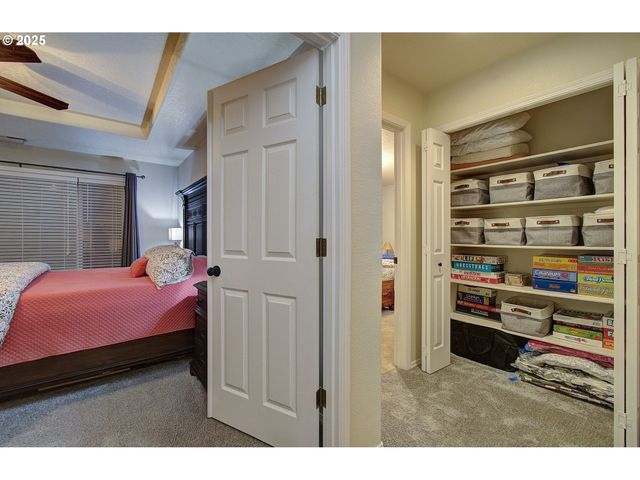 58812 EVERGREEN Loop, St Helens, OR 97051