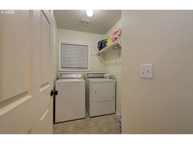 58812 EVERGREEN Loop, St Helens, OR 97051