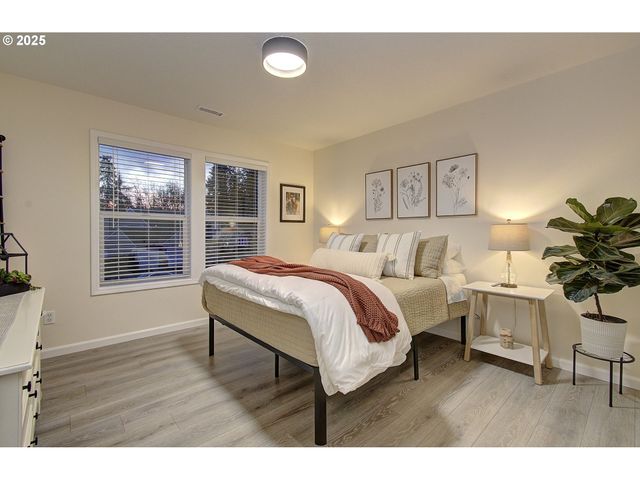 58812 EVERGREEN Loop, St Helens, OR 97051