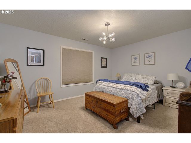 58812 EVERGREEN Loop, St Helens, OR 97051