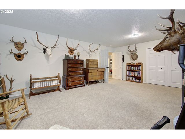 58812 EVERGREEN Loop, St Helens, OR 97051