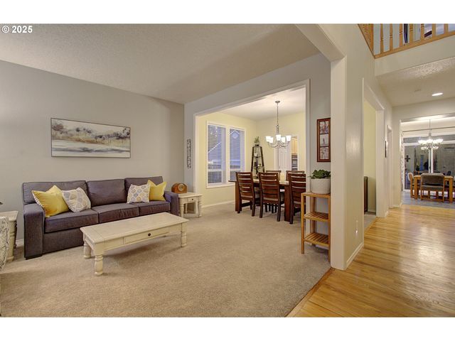 58812 EVERGREEN Loop, St Helens, OR 97051