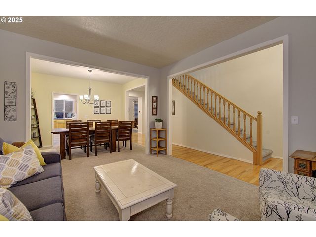 58812 EVERGREEN Loop, St Helens, OR 97051