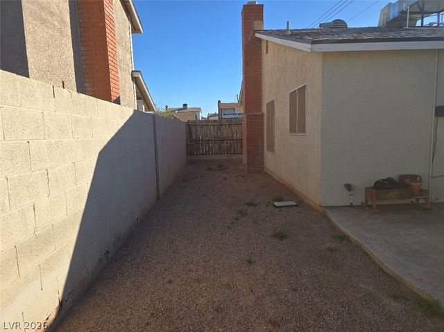 6676 Fredonia Drive, Las Vegas, NV 89108
