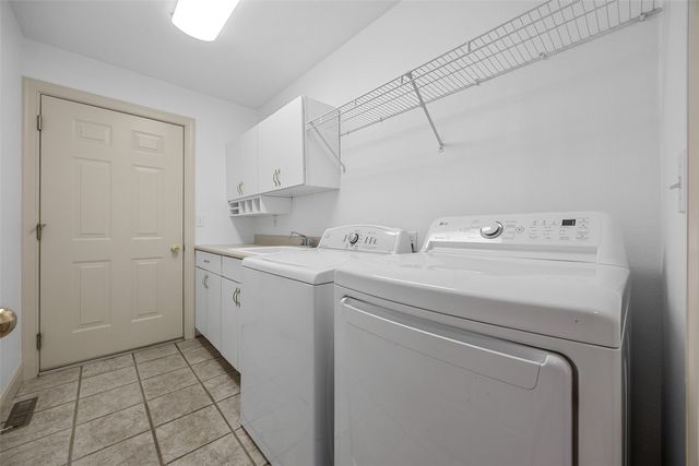 2823 120th Street NE, Swisher, IA 52338