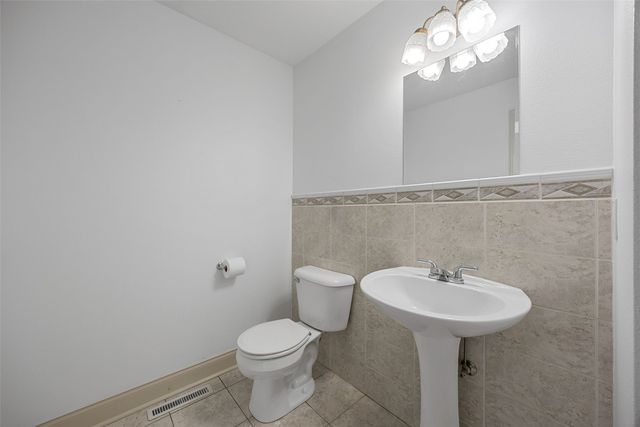 2823 120th Street NE, Swisher, IA 52338