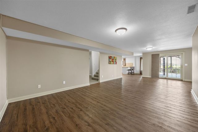 2823 120th Street NE, Swisher, IA 52338
