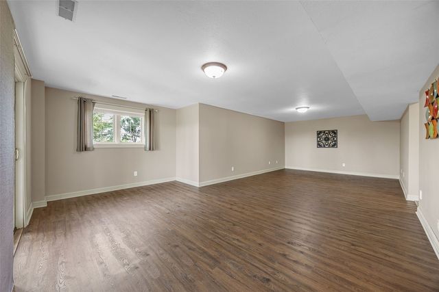 2823 120th Street NE, Swisher, IA 52338