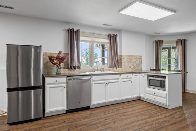 2823 120th Street NE, Swisher, IA 52338