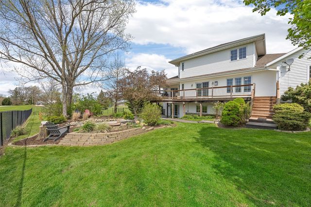2823 120th Street NE, Swisher, IA 52338