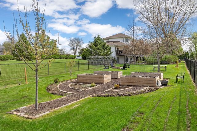 2823 120th Street NE, Swisher, IA 52338