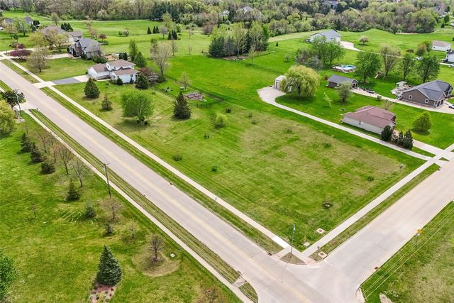 2823 120th Street NE, Swisher, IA 52338