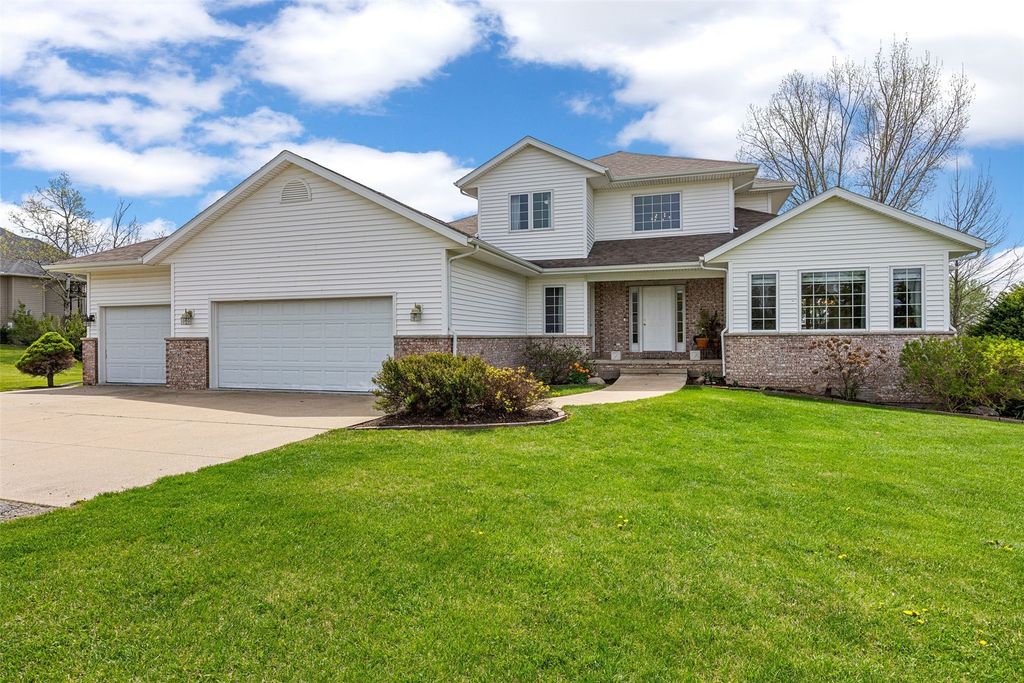 2823 120th Street NE, Swisher, IA 52338