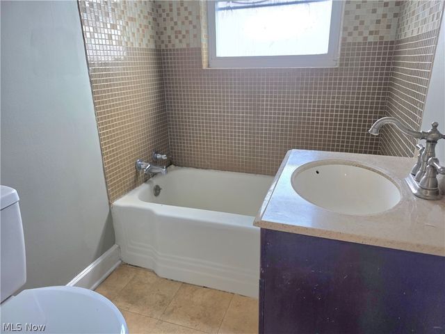 1018 Jackson Avenue, Parkersburg, WV 26101