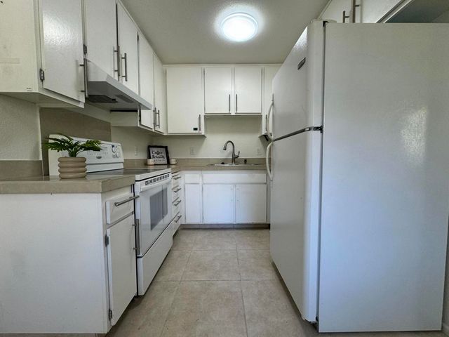 473 W Bradshaw Lane 10, Palm Springs, CA 92262