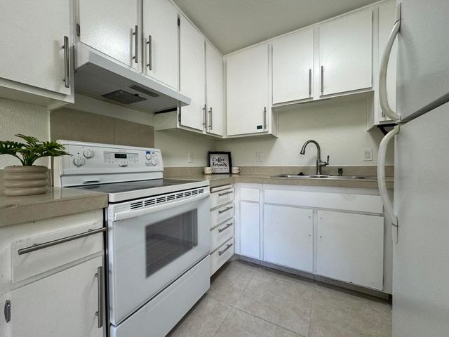 473 W Bradshaw Lane 10, Palm Springs, CA 92262