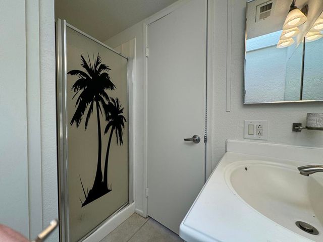 473 W Bradshaw Lane 10, Palm Springs, CA 92262