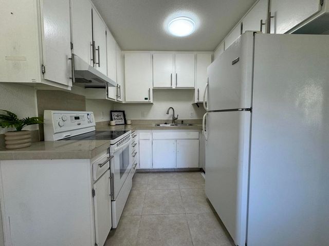 473 W Bradshaw Lane 10, Palm Springs, CA 92262