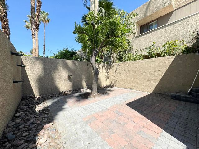 473 W Bradshaw Lane 10, Palm Springs, CA 92262