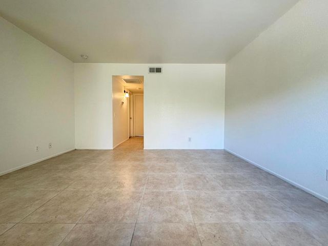 473 W Bradshaw Lane 10, Palm Springs, CA 92262