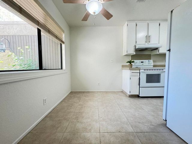 473 W Bradshaw Lane 10, Palm Springs, CA 92262